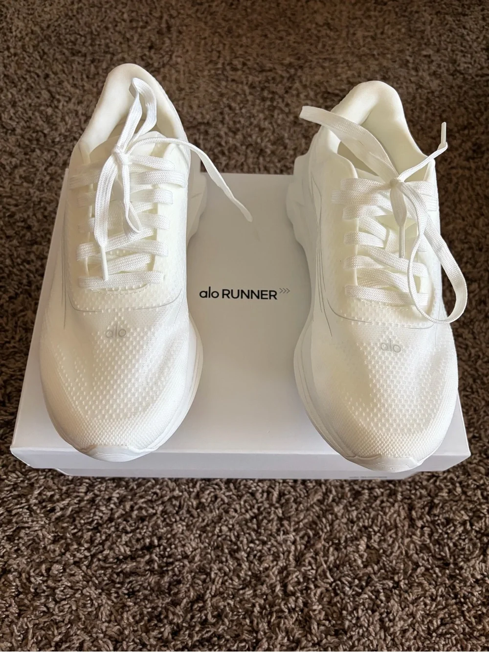 ALO Yoga sleek white